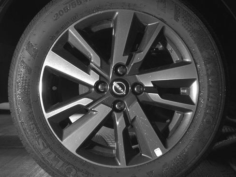 Used 2025 Nissan Versa SV image 15