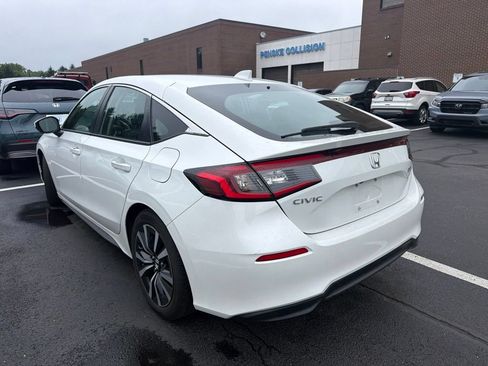 Used 2024 Honda Civic EX-L image 2