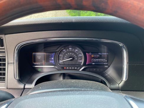 Used 2015 Lincoln Navigator 2WD image 19