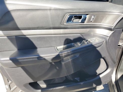 Used 2019 Ford Explorer XLT w/ Equipment Group 202A image 18