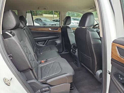 Used 2025 Volkswagen Atlas SE AWD/4WD image 31