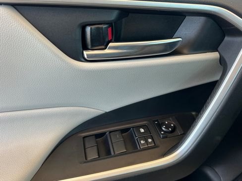 Certified 2020 Toyota RAV4 XLE w/ Convenience Package AWD/4WD image 11