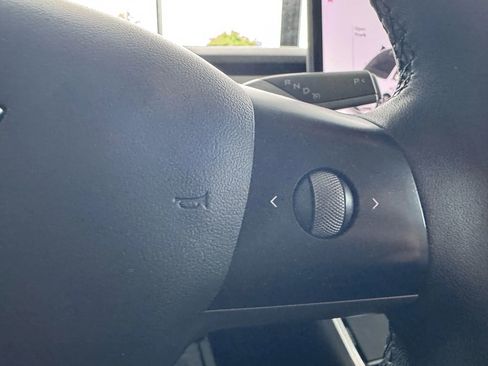 Used 2021 Tesla Model Y Long Range image 21