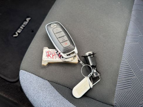 Used 2025 Nissan Versa SV image 18