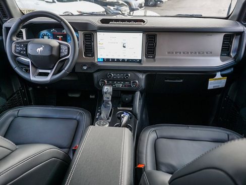 New 2026 Ford Bronco Outer Banks w/ Sasquatch Package image 17