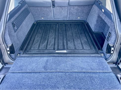 Used 2020 Land Rover Range Rover HSE image 32