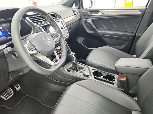 Used 2023 Volkswagen Tiguan SE R-Line image 31