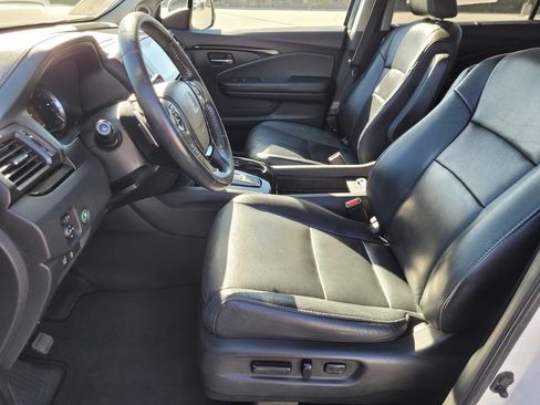 Used 2018 Honda Pilot Touring image 16