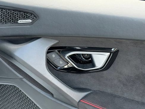Used 2021 Lamborghini Huracan EVO RWD image 33