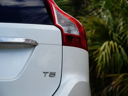 Used 2015 Volvo XC60 T5 Platinum image 8