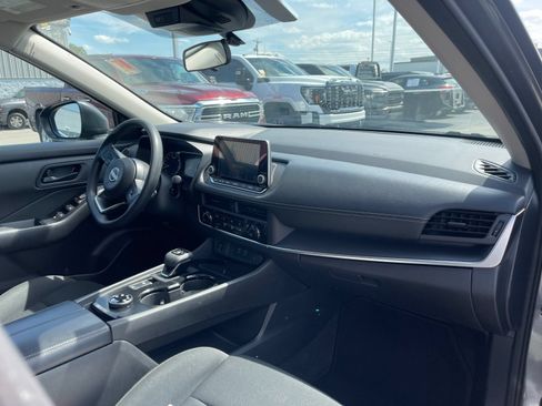 Used 2024 Nissan Rogue S AWD/4WD image 18