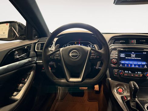 Used 2023 Nissan Maxima SR w/ Sport Mat Group FWD image 13