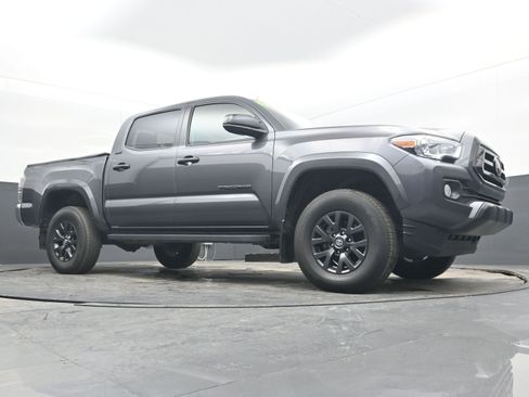 Used 2022 Toyota Tacoma SR5 w/ SR5 Appearance Package (SM) image 22