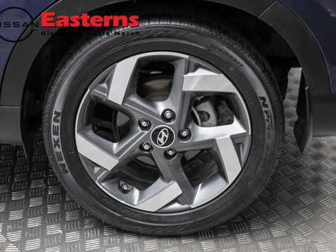 Used 2023 Hyundai Venue Limited image 22