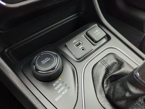 Used 2021 Jeep Cherokee Latitude image 20