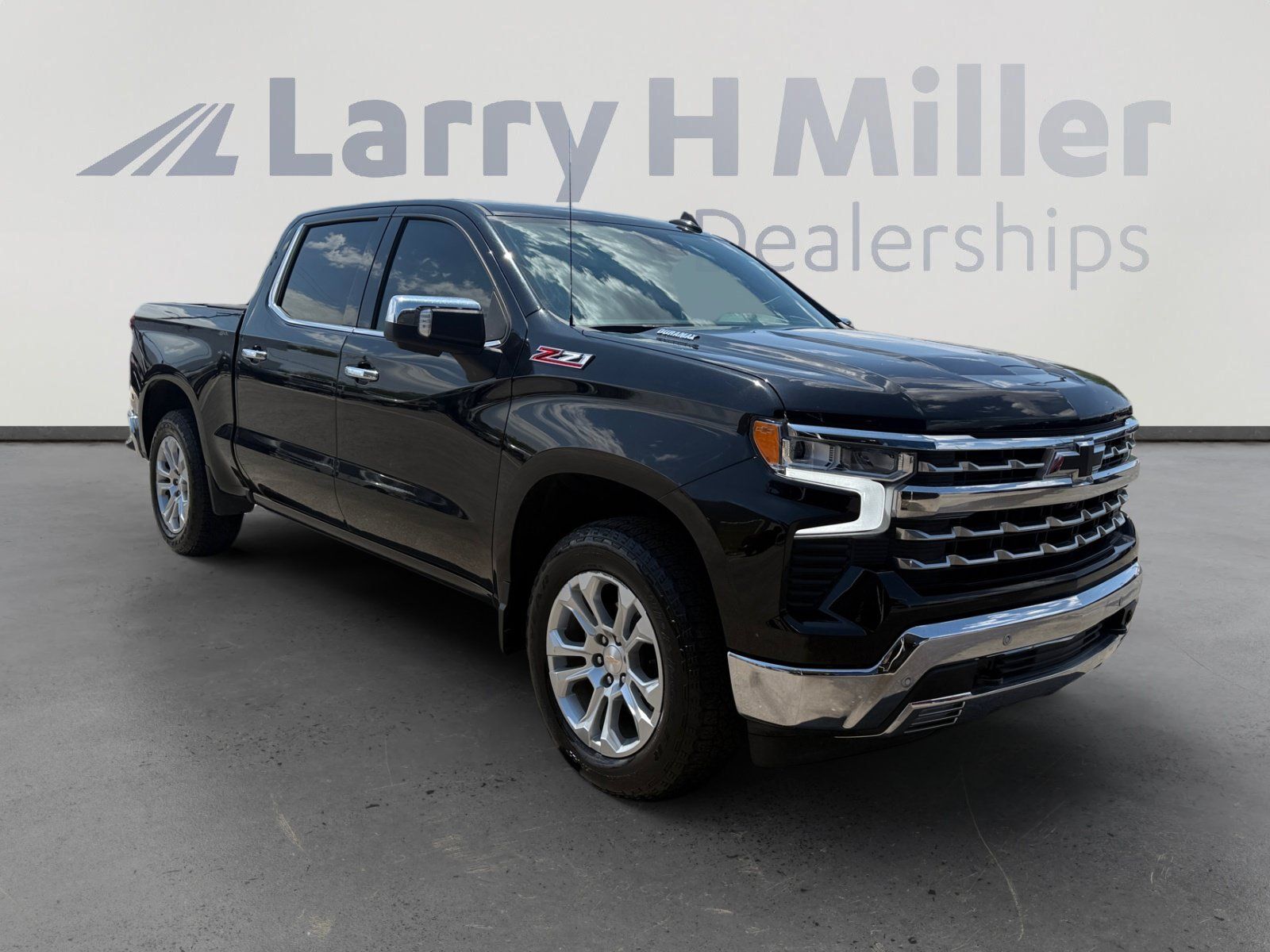 Used 2024 Chevrolet Silverado 1500 LTZ AWD/4WD image 7