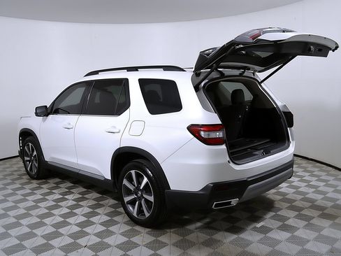 Used 2023 Honda Pilot Touring image 10