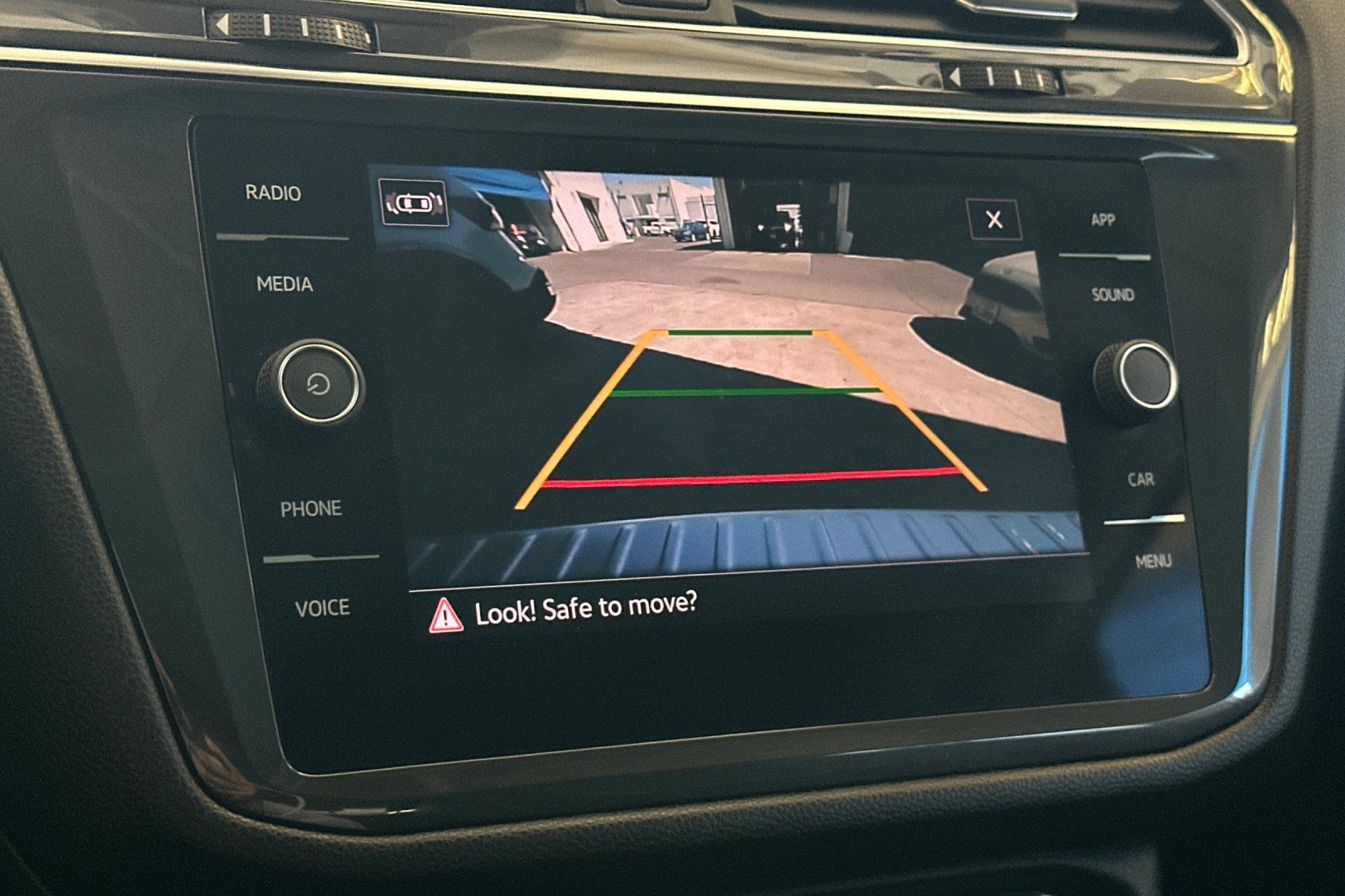 Used 2023 Volkswagen Tiguan SE w/ Panoramic Sunroof Package FWD image 20