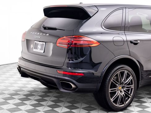 Certified 2017 Porsche Cayenne Platinum Edition image 34