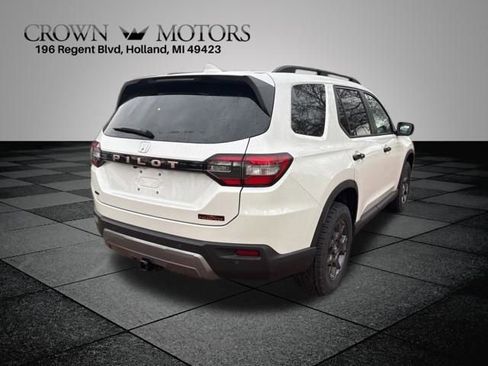 New 2026 Honda Pilot TrailSport image 9