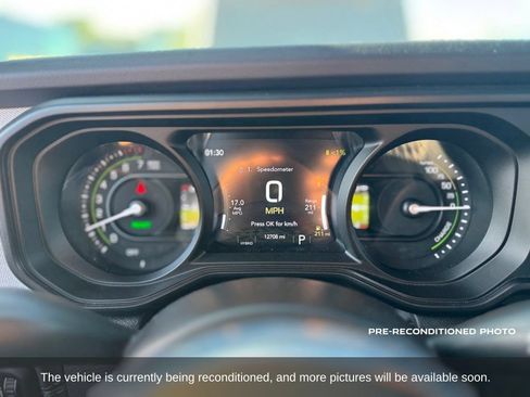 Used 2025 Jeep Wrangler Unlimited Sahara w/ Safety Group AWD/4WD image 16