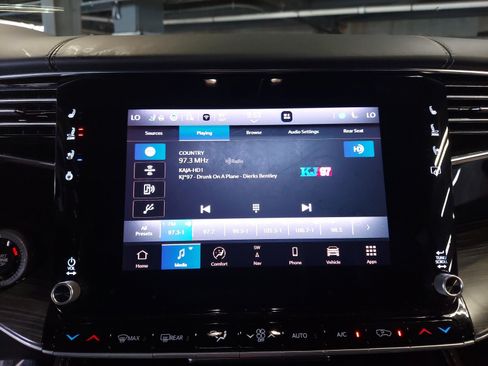 Used 2023 Jeep Wagoneer Series III w/ Premium Group I RWD image 17