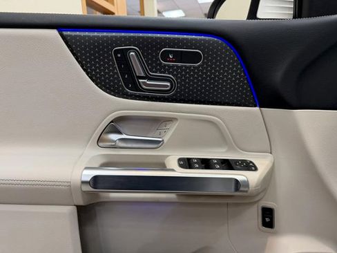 Used 2025 Mercedes-Benz GLB 250 image 8