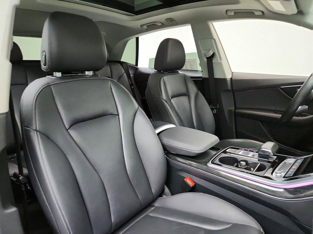 Used 2019 Audi Q8 Premium Plus w/ Premium Plus AWD/4WD image 27