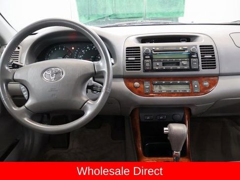 Used 2004 Toyota Camry LE image 14