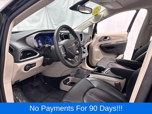Used 2024 Chrysler Pacifica Touring-L FWD image 10