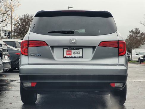 Used 2017 Honda Pilot LX image 7