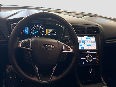 Used 2019 Ford Fusion Titanium AWD/4WD image 17