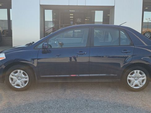 Used 2011 Nissan Versa 1.8 S w/ Plus Pkg FWD image 2