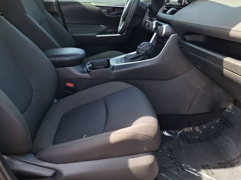Used 2021 Toyota RAV4 LE AWD/4WD image 24