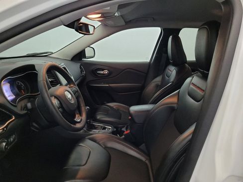 Used 2022 Jeep Cherokee Trailhawk AWD/4WD image 17