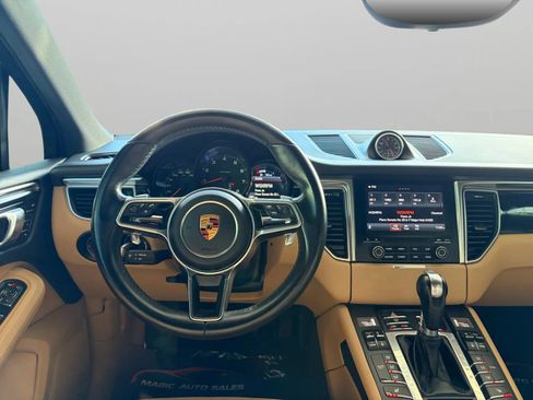 Used 2018 Porsche Macan Sport Edition AWD/4WD image 27