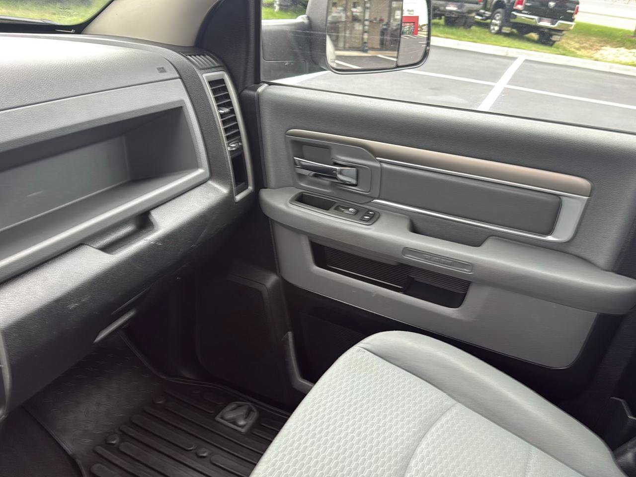 Used 2014 RAM 3500 Tradesman w/ Chrome Appearance Group AWD/4WD image 18