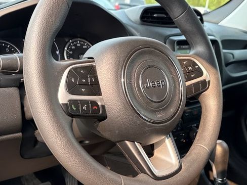 Used 2023 Jeep Renegade Latitude AWD/4WD image 14