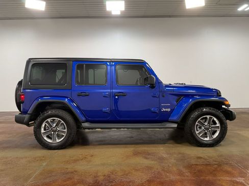 Used 2018 Jeep Wrangler Unlimited Sahara AWD/4WD image 23