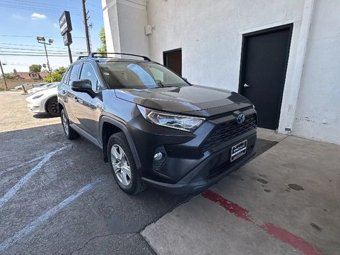 Used 2020 Toyota RAV4 XLE w/ Carpet Mat Package AWD/4WD image 1