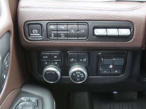 Used 2021 GMC Yukon Denali w/ Denali Premium Package image 29