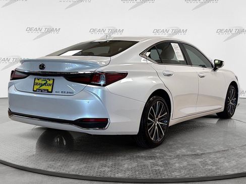 Used 2024 Lexus ES 250 w/ Premium Package AWD/4WD image 4