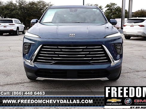 Used 2025 Buick Enclave Preferred image 2