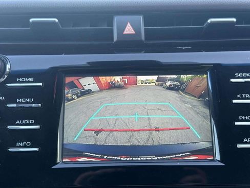 Used 2018 Toyota Camry LE FWD image 32