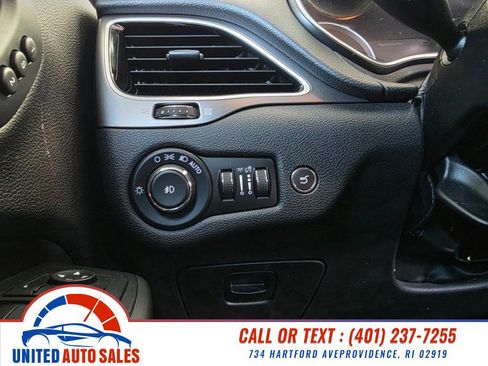 Used 2019 Jeep Cherokee Limited AWD/4WD image 20