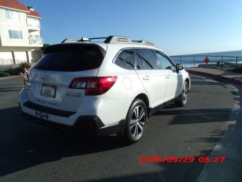 Used 2018 Subaru Outback 2.5i Limited image 24