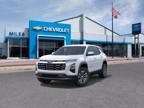 New 2026 Chevrolet Equinox LT w/ Convenience Package II FWD image 8