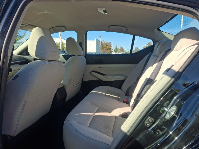 Used 2025 Nissan Altima 2.5 SV FWD image 10
