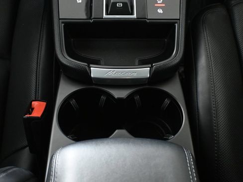 Used 2023 Porsche Macan Turbo AWD/4WD image 27