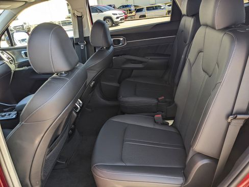 Certified 2022 Kia Sorento SX image 12
